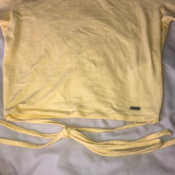 Cropped Hollister shirt - Picture 2 of 4